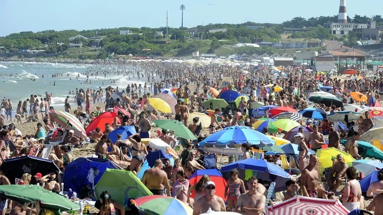 Verano 2023: entre diciembre y enero hubo más de 20 millones de turistas que gastaron 0.000 millones