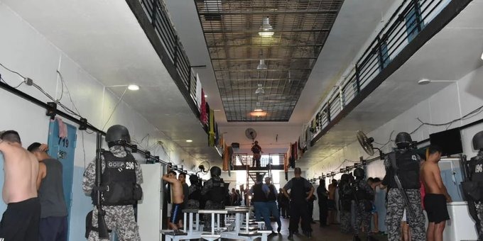 Santa Fe: polémica por la ley que obliga a los presos a usar uniformes con colores según su peligrosidad